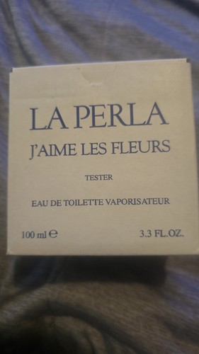 Perla aime les fleurs eau - j'aime,